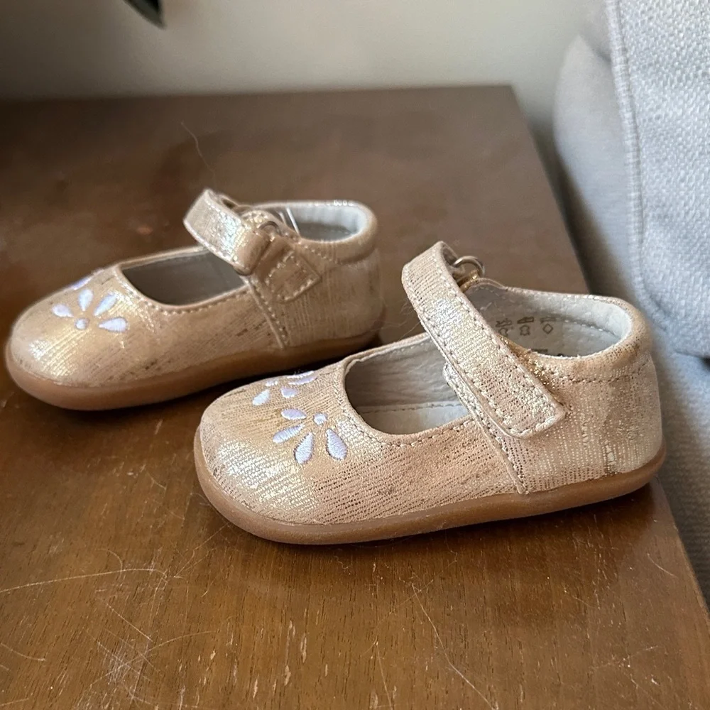 See kai run Girls' Sparkle Mary Jane Shoes in Champagne size 4